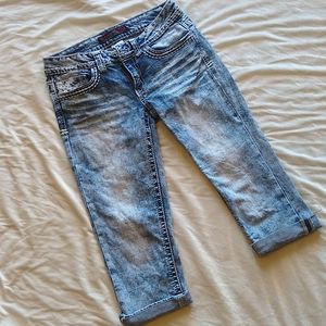 No Boundaries jean capris size 3 (fits like a 0/XS)